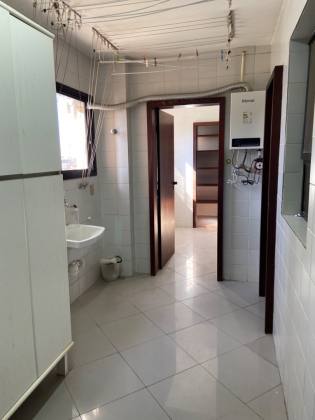 Jardim Apipema - Apartamento à venda com 239 m2 sendo 4 suítes e 3 vagas de garagem soltas.