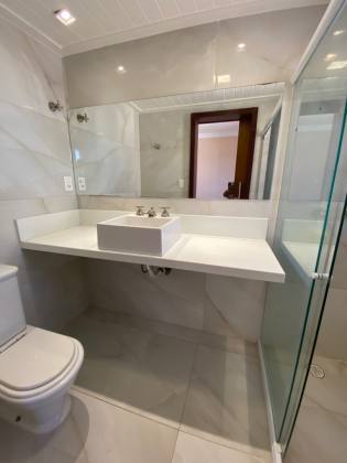 Jardim Apipema - Apartamento à venda com 239 m2 sendo 4 suítes e 3 vagas de garagem soltas.