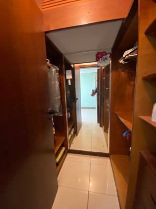 Jardim Apipema - Apartamento à venda com 239 m2 sendo 4 suítes e 3 vagas de garagem soltas.