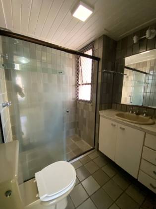 Jardim Apipema - Apartamento à venda com 239 m2 sendo 4 suítes e 3 vagas de garagem soltas.