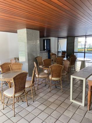 Jardim Apipema - Apartamento à venda com 239 m2 sendo 4 suítes e 3 vagas de garagem soltas.