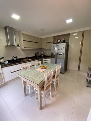 Casa à Venda no Villas do Bosque – 412 m², 3 Suítes, 2 vagas, Area Verde e Espaço Gourmet