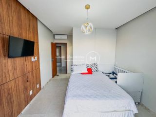 Casa à venda  com 4 quartos sendo 3 suítes, área gourmet e piscina privativa!