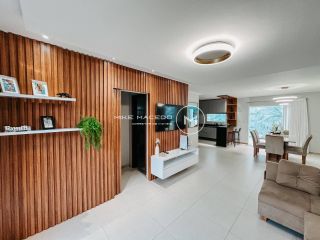 Casa à venda  com 4 quartos sendo 3 suítes, área gourmet e piscina privativa!