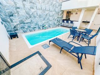 Casa à venda  com 4 quartos sendo 3 suítes, área gourmet e piscina privativa!