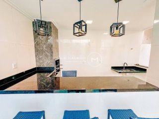 Casa à venda  com 4 quartos sendo 3 suítes, área gourmet e piscina privativa!