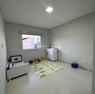 Casa à venda  com 4 quartos sendo 3 suítes, área gourmet e piscina privativa!