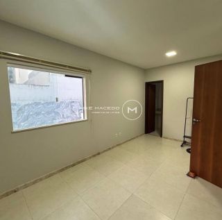 Casa à venda  com 4 quartos sendo 3 suítes, área gourmet e piscina privativa!