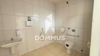Edifício Comercial com 5 salas e dois quartos no Bosque
