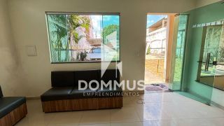 Edifício Comercial com 5 salas e dois quartos no Bosque