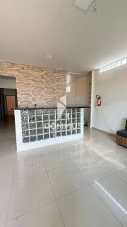 Edifício Comercial com 5 salas e dois quartos no Bosque