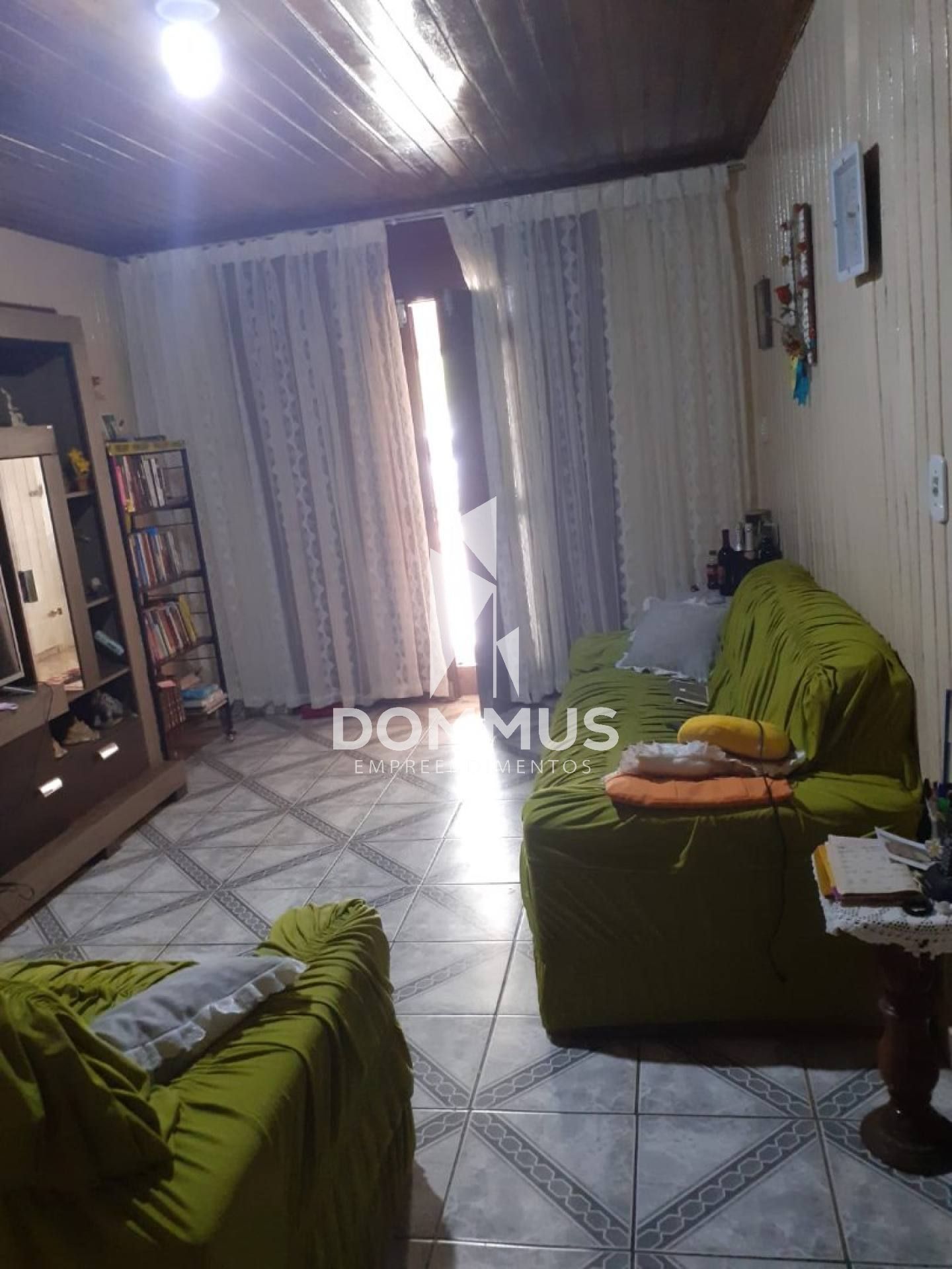 Casa no Tangará com ponto comercial