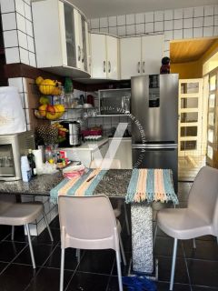 CASA DE 245 M² NO BAIRRO GRAGERU