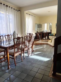 CASA DE 245 M² NO BAIRRO GRAGERU