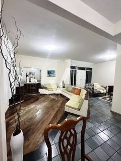 CASA DE 245 M² NO BAIRRO GRAGERU