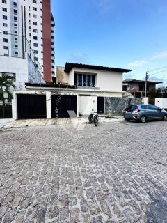 CASA DE 245 M² NO BAIRRO GRAGERU