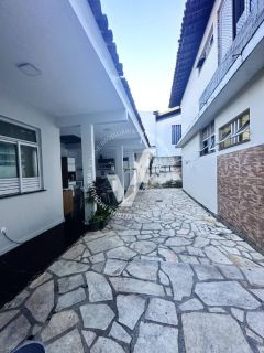 CASA DE 245 M² NO BAIRRO GRAGERU