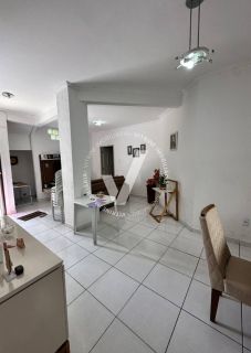 CASA DE 246 M² NO BAIRRO LUZIA