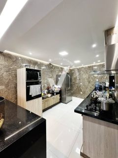 CASA DE 330 M² NO BAIRRO GRAGERU