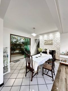 CASA DE 330 M² NO BAIRRO GRAGERU