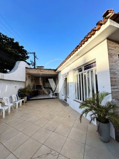 CASA DE 330 M² NO BAIRRO GRAGERU