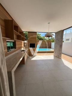 CASA DE ALTO PADRÃO COM PISCINA À VENDA NO CONDOMÍNIO FRAGATTA