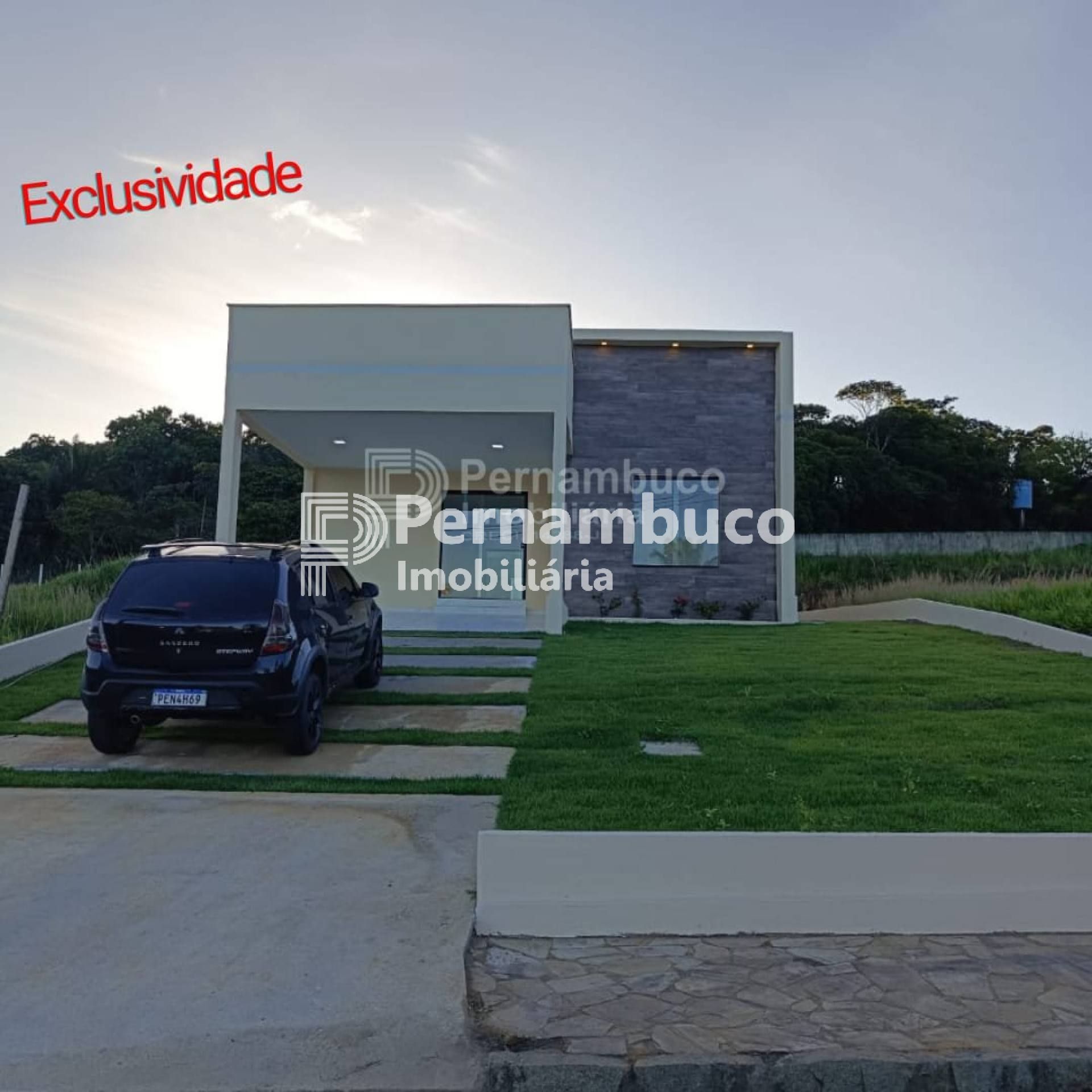 Casa 03 Qts - Médio Padrão em Condomínio Club