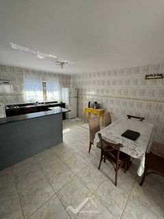 Casa Para Vender com 3 quartos no bairro Paranaguamirim em Joinville