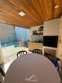 Casa Para Vender com 3 quartos no bairro Paranaguamirim em Joinville
