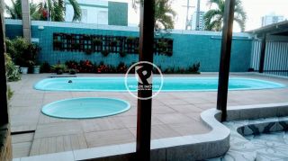 Espaçosa Casa de 3 Suítes com Salão de Festas e Piscina em Candeias