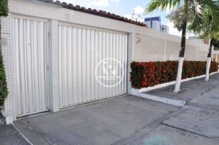 Espaçosa Casa de 3 Suítes com Salão de Festas e Piscina em Candeias