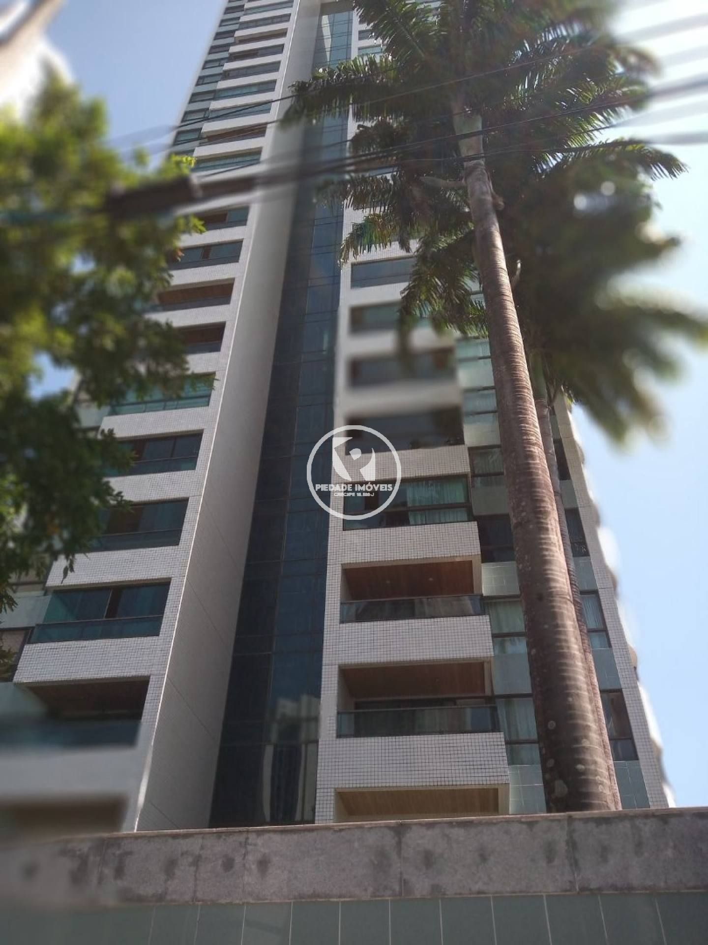 Apto à venda em Boa Viagem, com 4 Qtos sendo 2 Suítes, com 190m²