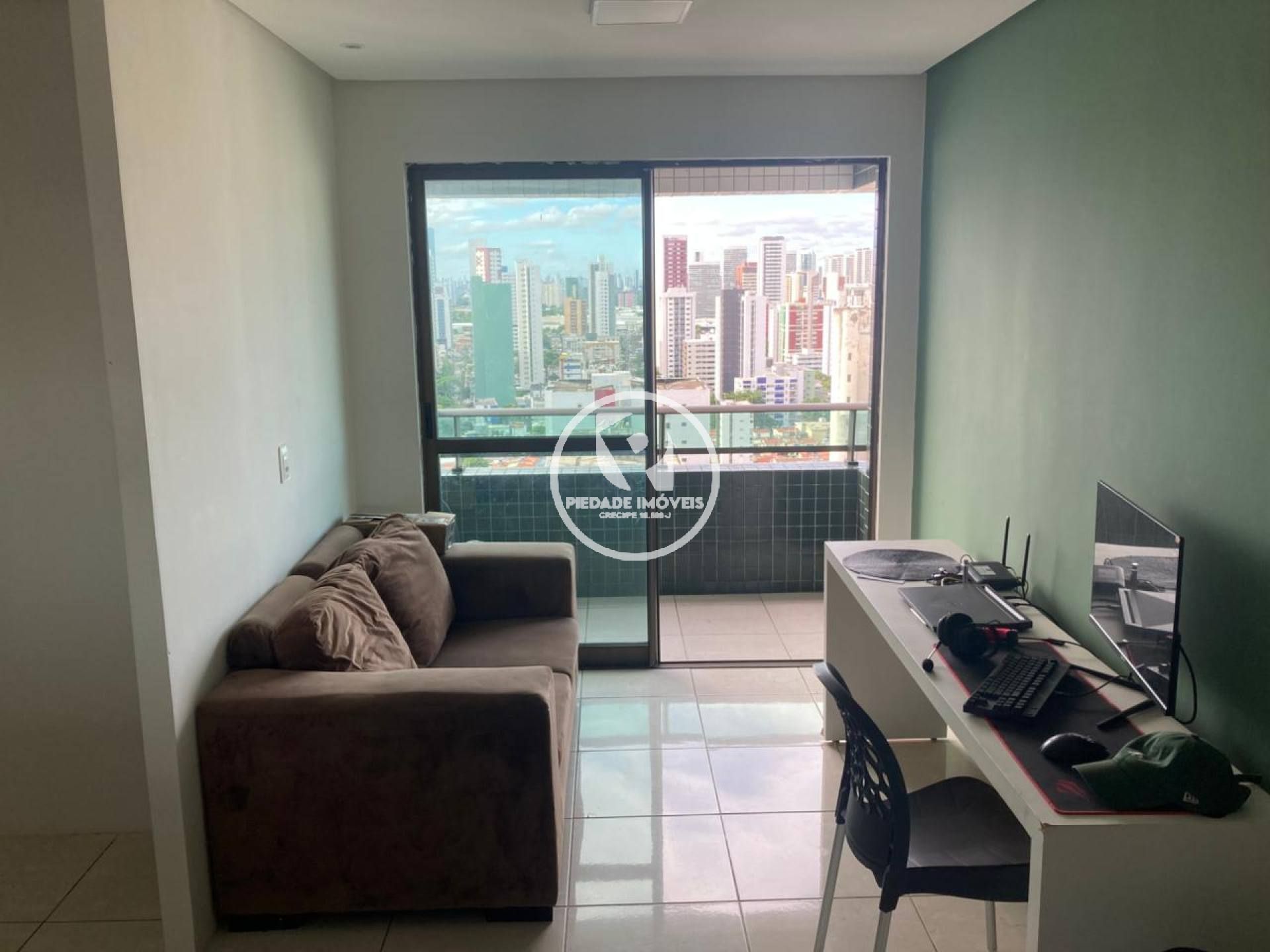 Apartamento Para Alugar com 2 quartos 1 suítes no bairro Boa Viagem em Recife