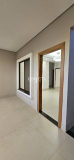 CASA A VENDA 3 QUARTOS SENDO 1 SUÍTE NO BAIRRO RESIDENCIAL VENEZA