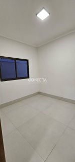 CASA A VENDA 3 QUARTOS SENDO 1 SUÍTE NO BAIRRO RESIDENCIAL VENEZA