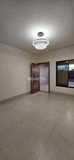 CASA A VENDA 3 QUARTOS SENDO 1 SUÍTE NO BAIRRO RESIDENCIAL VENEZA