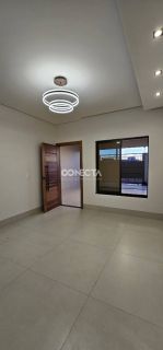 CASA A VENDA 3 QUARTOS SENDO 1 SUÍTE NO BAIRRO RESIDENCIAL VENEZA