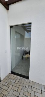 CASA Á VENDA COM 3 QUARTOS SENDO 1 SUÍTE NO BAIRRO