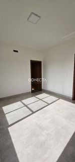 CASA Á VENDA COM 3 QUARTOS SENDO 1 SUÍTE NO BAIRRO