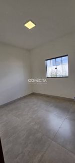 CASA Á VENDA COM 3 QUARTOS SENDO 1 SUÍTE NO BAIRRO