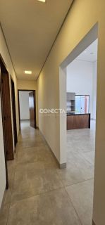CASA Á VENDA COM 3 QUARTOS SENDO 1 SUÍTE NO BAIRRO