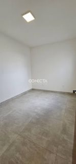 CASA Á VENDA COM 3 QUARTOS SENDO 1 SUÍTE NO BAIRRO