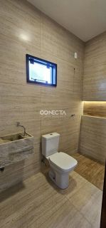 CASA Á VENDA COM 3 QUARTOS SENDO 1 SUÍTE NO BAIRRO