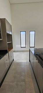 CASA Á VENDA COM 3 QUARTOS SENDO 1 SUÍTE NO BAIRRO