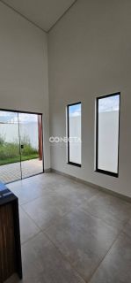 CASA Á VENDA COM 3 QUARTOS SENDO 1 SUÍTE NO BAIRRO