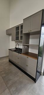 CASA Á VENDA COM 3 QUARTOS SENDO 1 SUÍTE NO BAIRRO