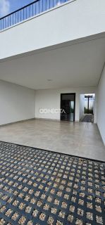 CASA Á VENDA COM 3 QUARTOS SENDO 1 SUÍTE NO BAIRRO