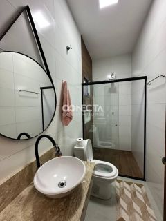 CASA PARA VENDER COM 3 QUARTOS SENDO 1 SUÍTE, NO BAIRRO MONTSERRAT