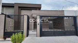 CASA A VENDA NO BAIRRO JARDIM ARAGUAIA, COM 3 QUARTOS SENDO UMA SUITE MASTER COM CLOSET.