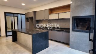 CASA A VENDA NO BAIRRO JARDIM ARAGUAIA, COM 3 QUARTOS SENDO UMA SUITE MASTER COM CLOSET.